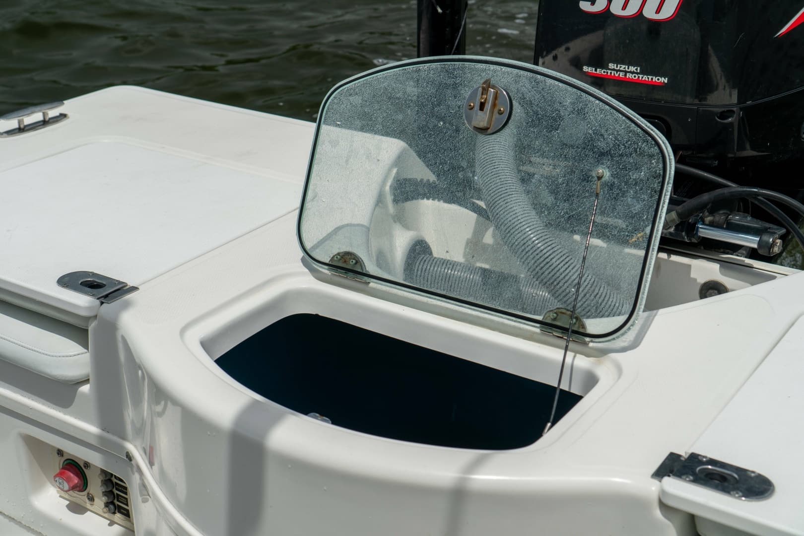 2007 Everglades 243CC - Image 35