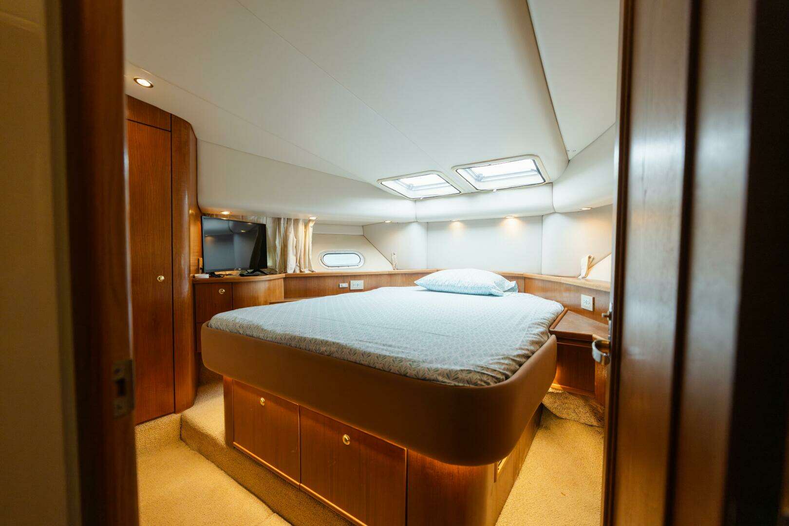 1999 Bayliner 5788 - Image 47