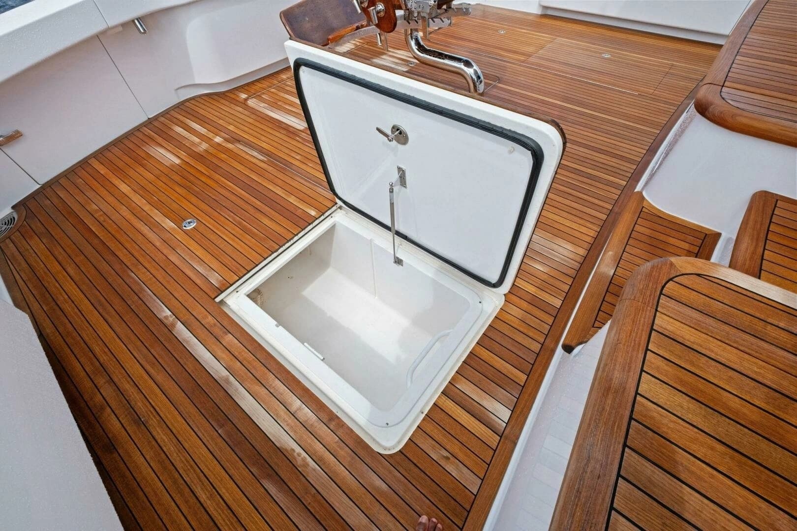 2012 Viking 82 Convertible - Image 73
