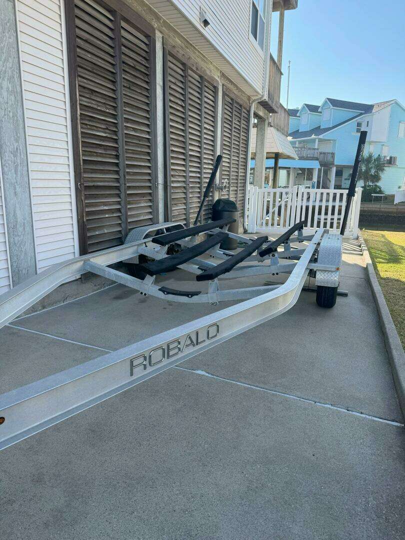 2016 Robalo 226 Cayman - Image 11