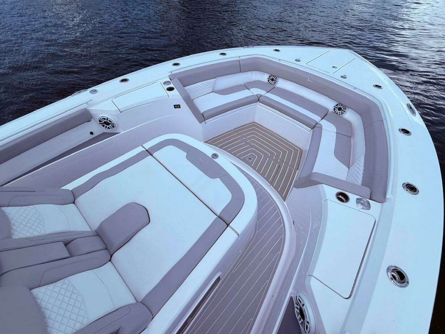 2006 Carver 43 Motor Yacht - Image 38