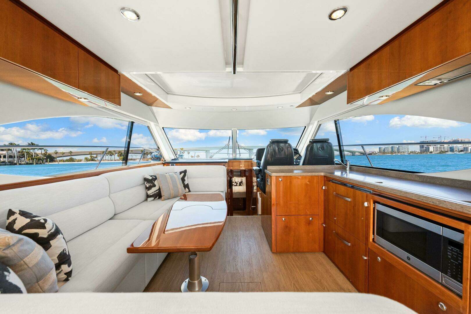 2016 Riviera 5000 Sport Yacht - Image 58