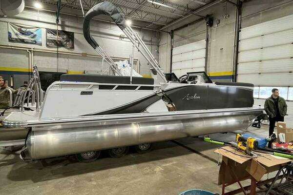 2023 Avalon 2385 LSZ - Image 1