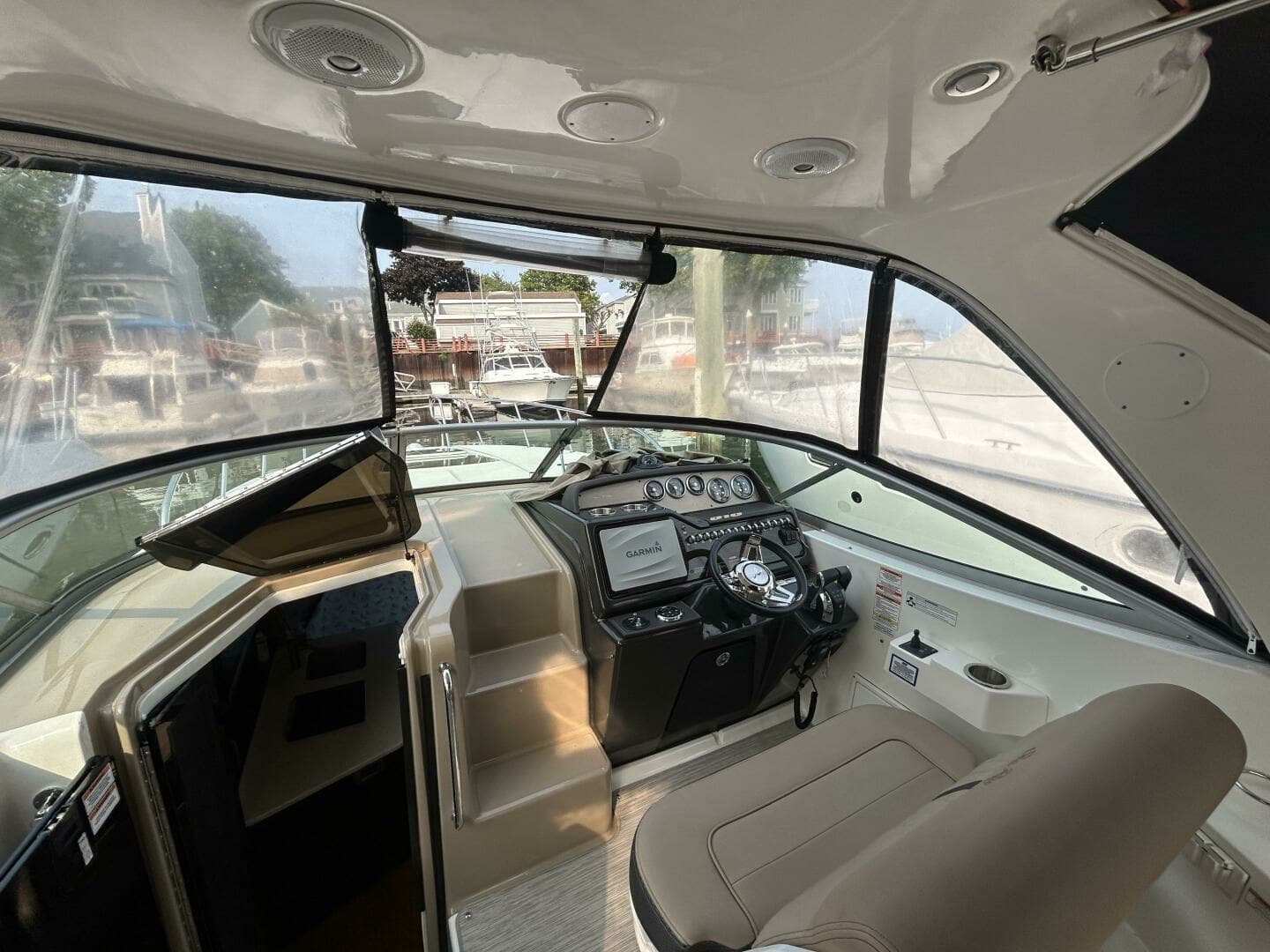 2016 Sea Ray 310 Sundancer - Image 22