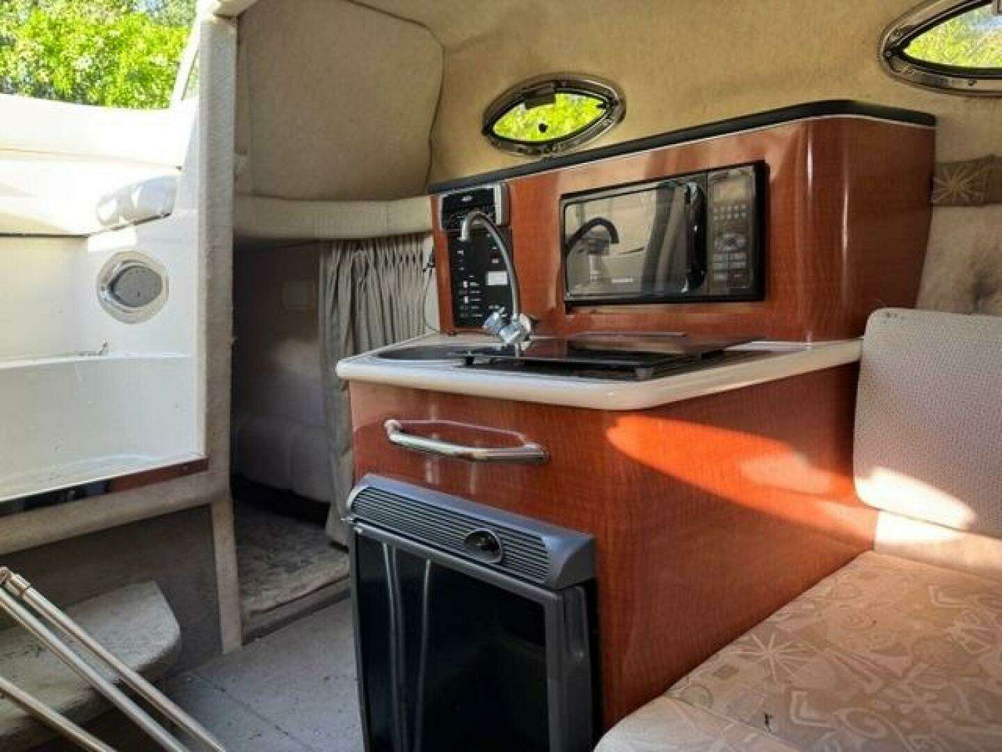 2004 Sea Ray 240 Sundancer - Image 6