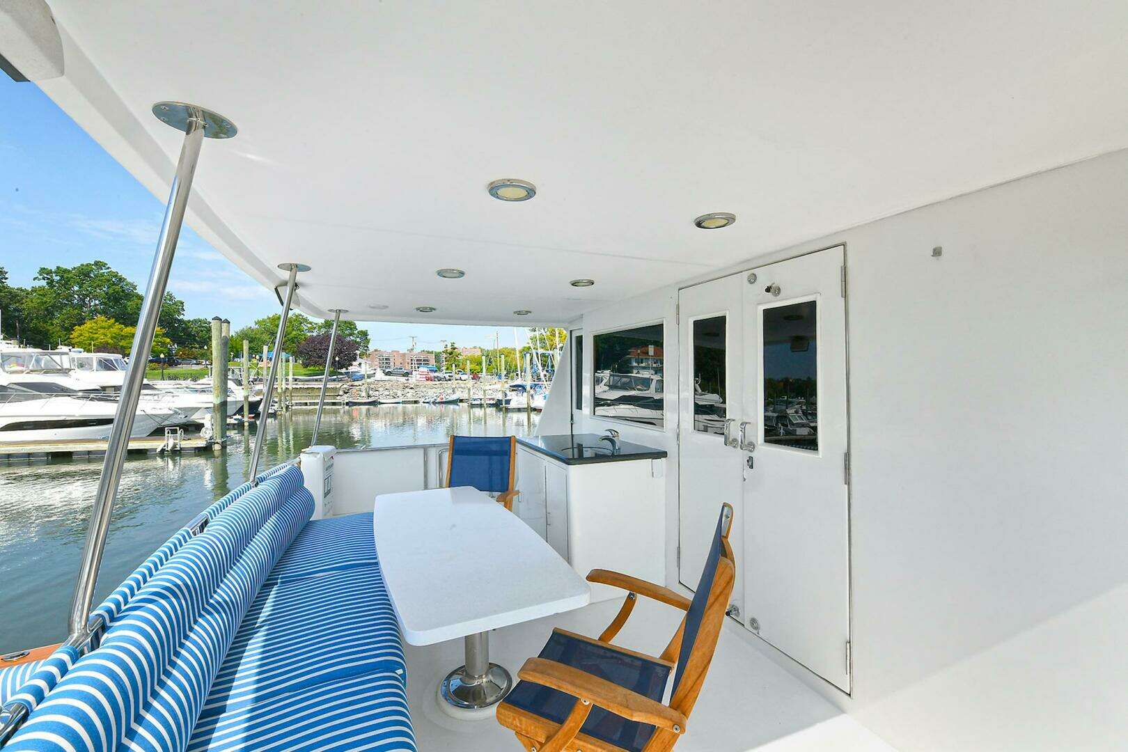 2002 Grand Alaskan Flushdeck - Image 13