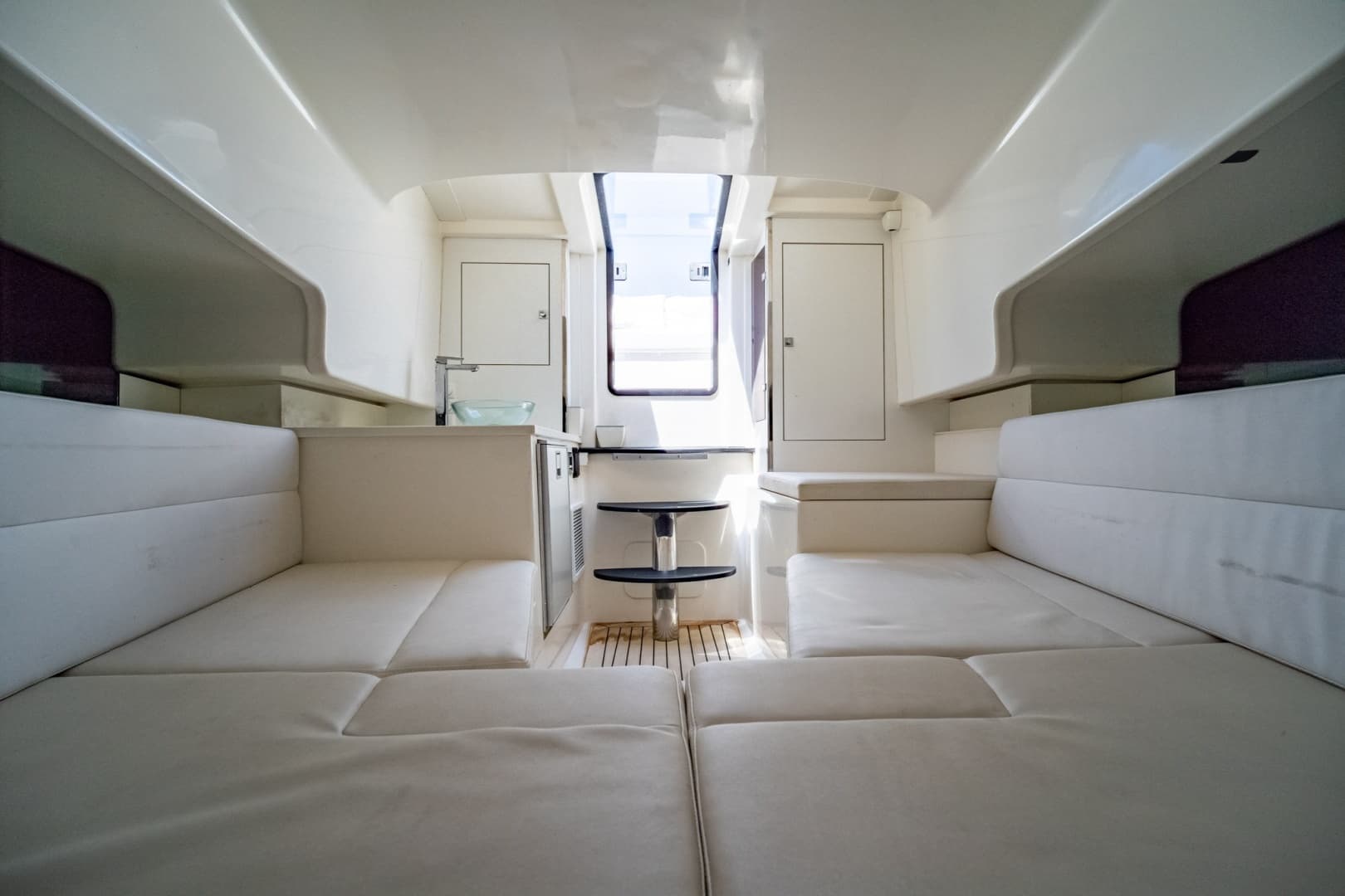 2014 VanDutch 40 - Image 21