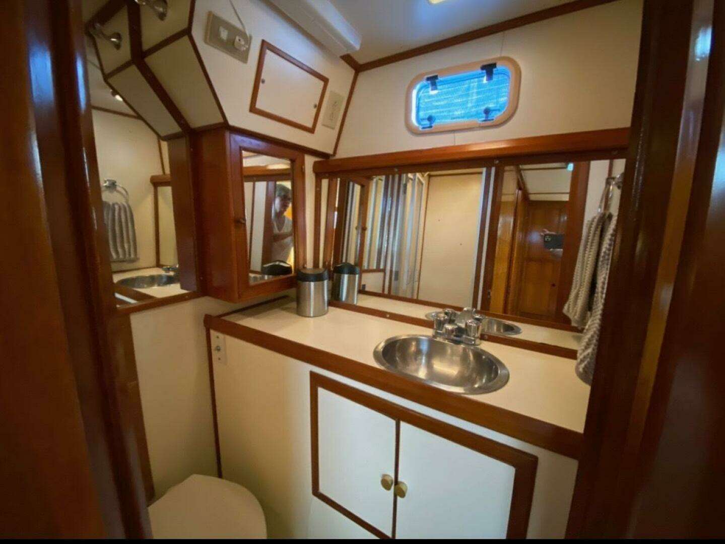 1986 Heritage East Sundeck 36 - Image 34