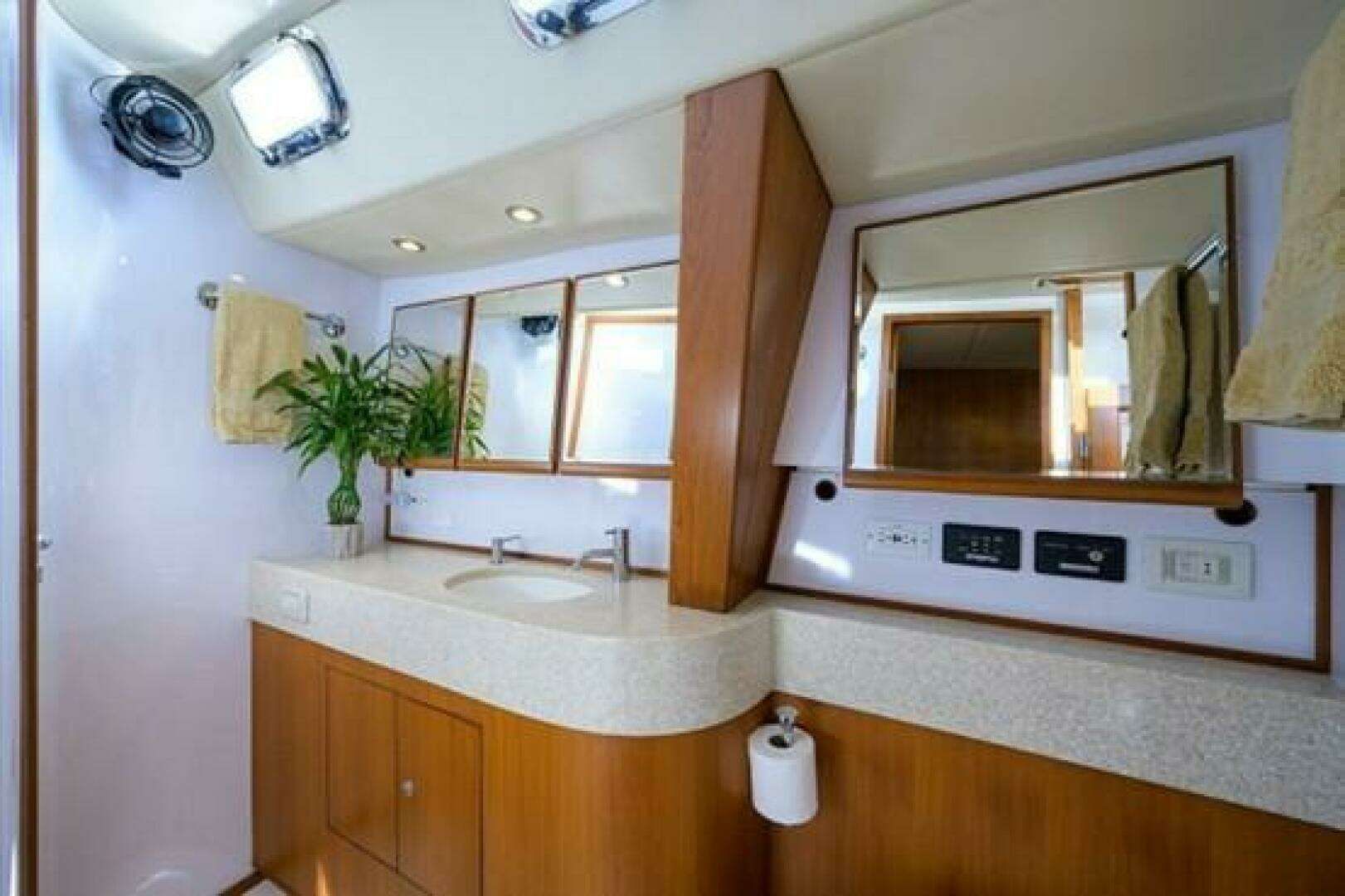2009 Hylas 70 Sail - Image 22