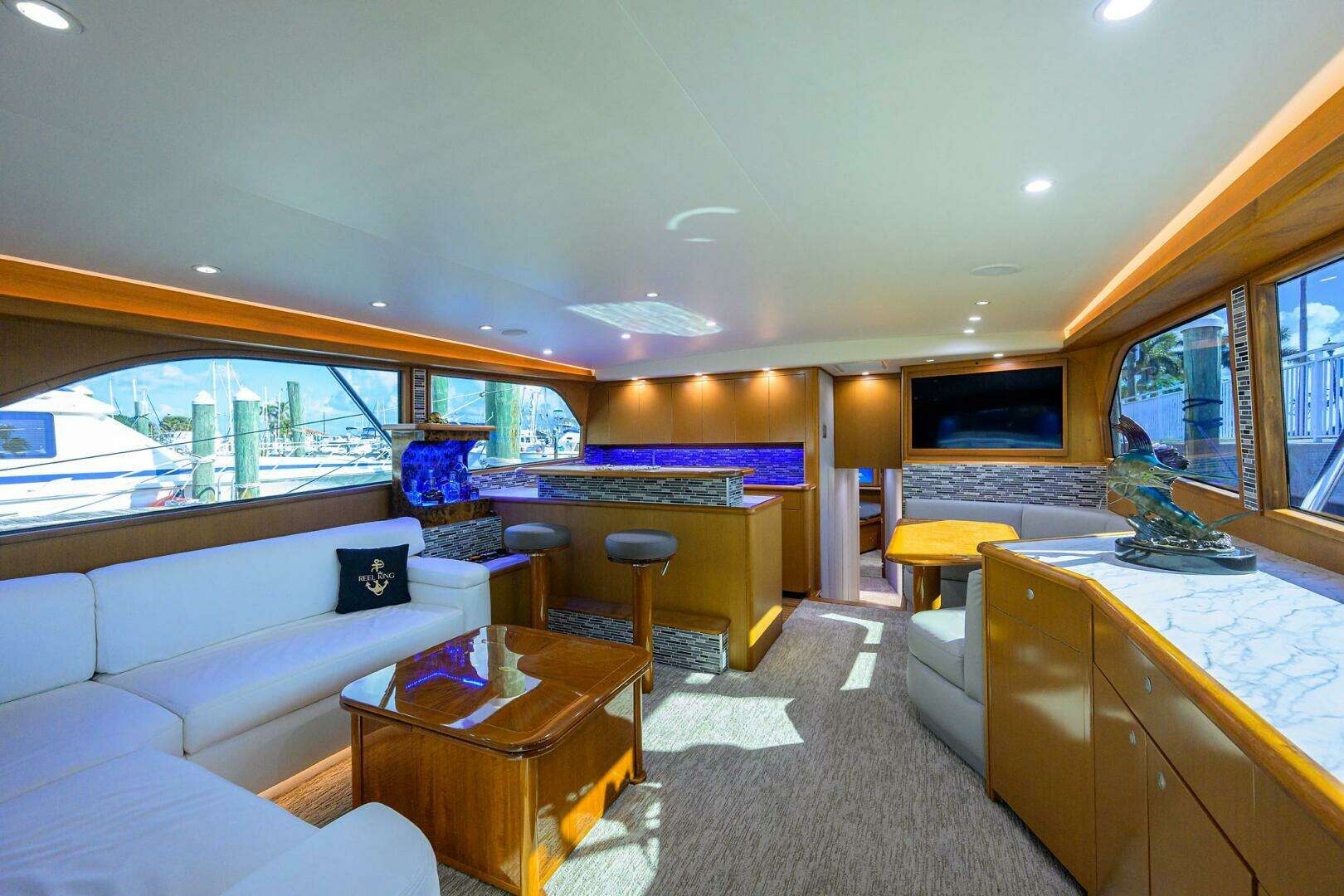 2001 Viking 61 Convertible - Image 6