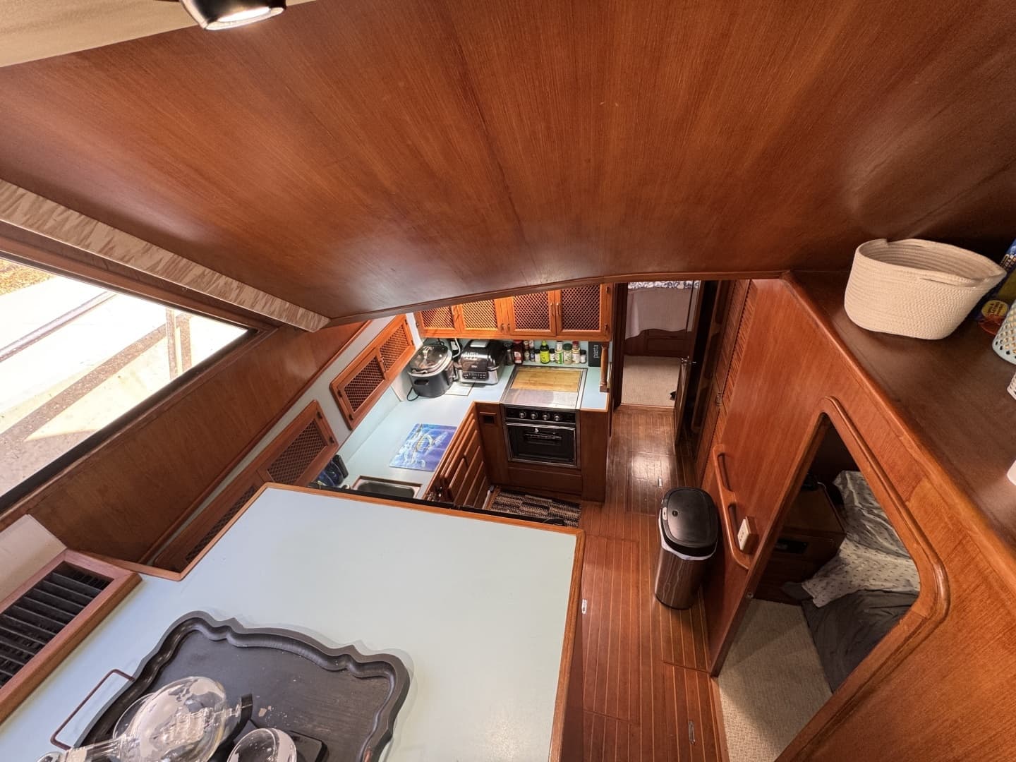 1989 Ricker 48 Convertible - Image 31