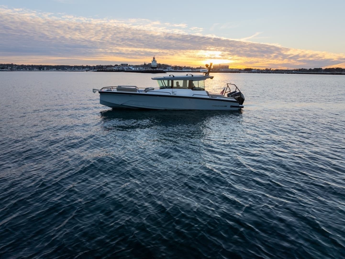 2026 Axopar Cross Cabin - Image 5