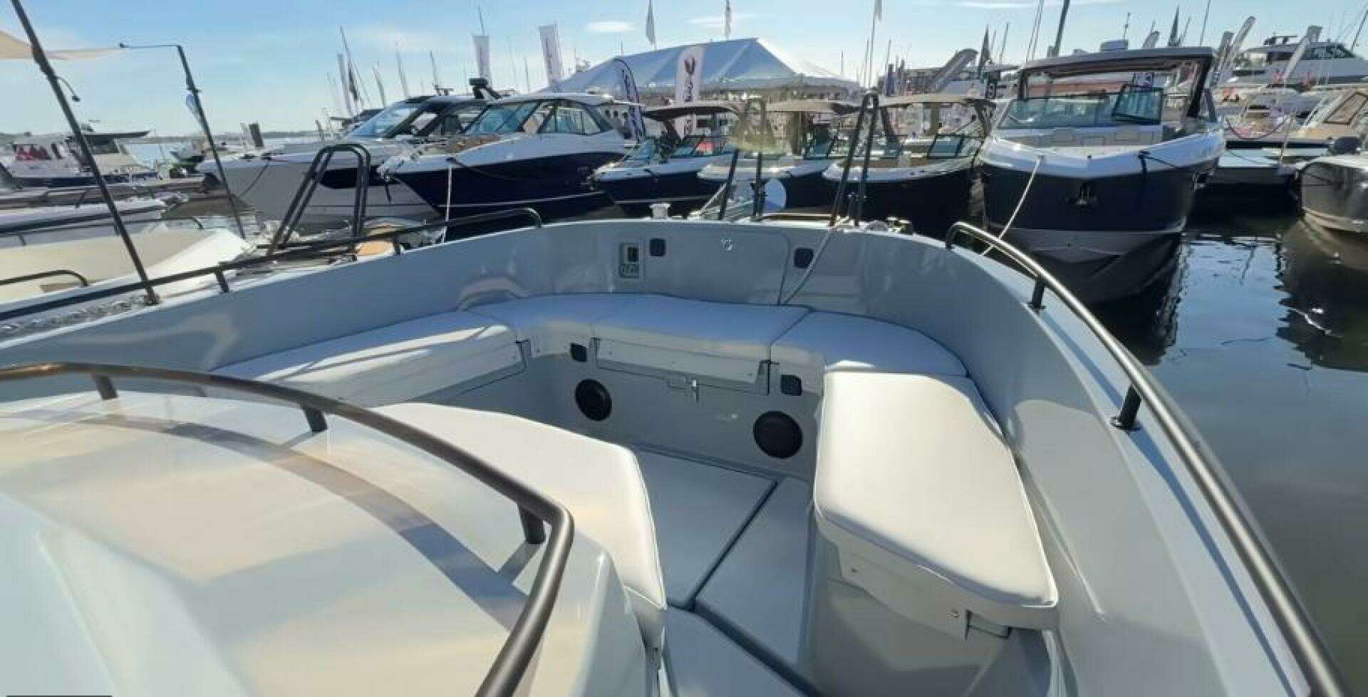 2025 Targa 37 Flybridge - Image 18