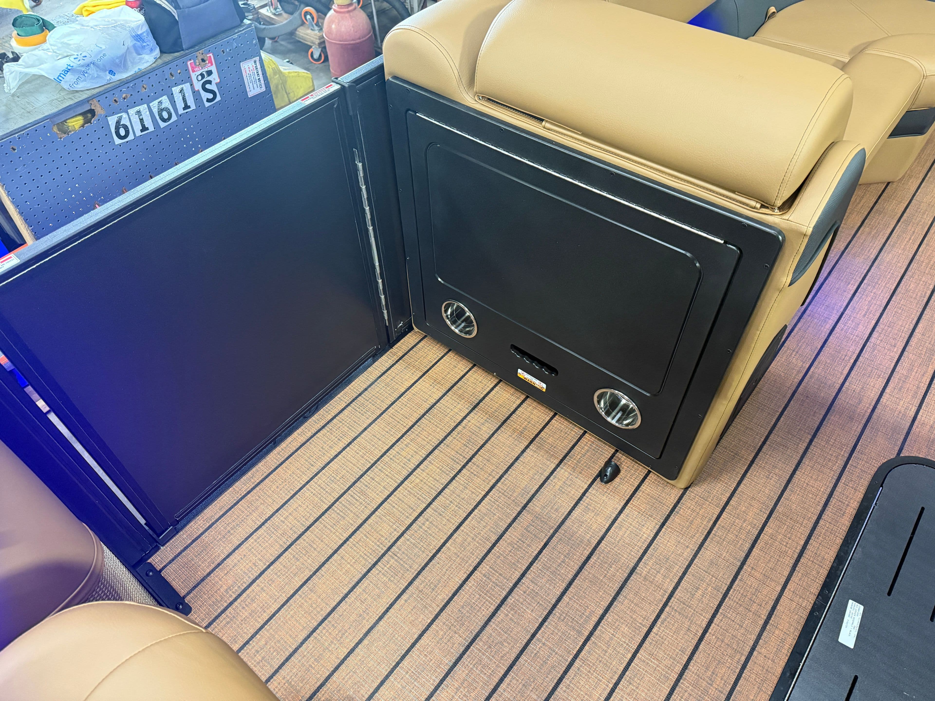 2026 Bentley Pontoons Elite 300HP 253 Swingback Tritoon - 30