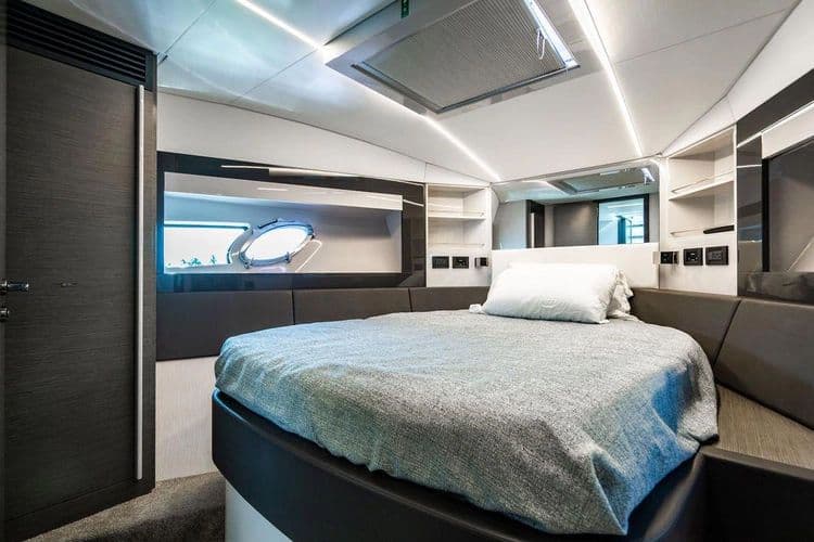 2018 Pershing 5x - Image 43