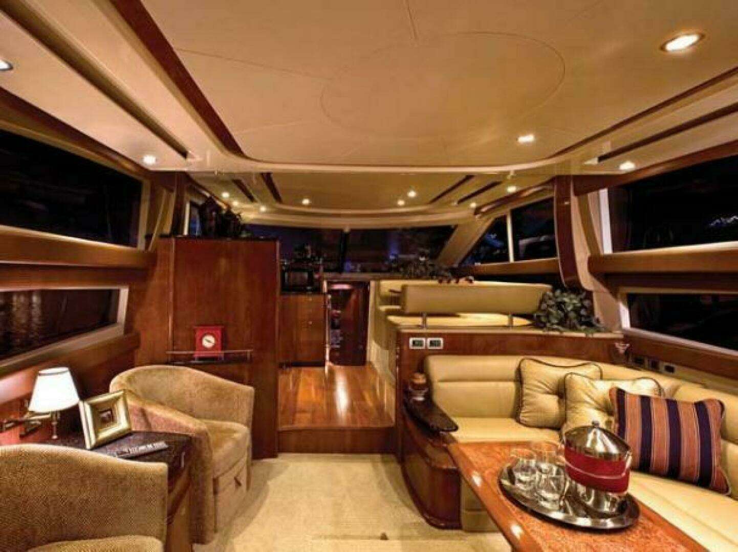 2009 Meridian 441 Sedan - Image 4