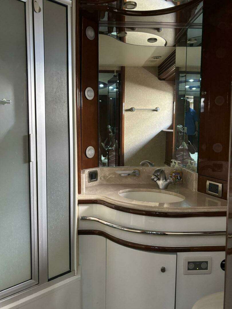 2006 Marquis 65 - Image 33