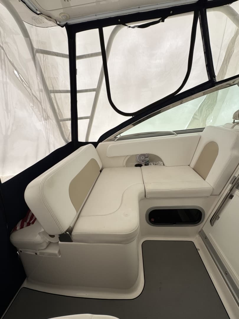 2018 Robalo 305 - Image 11