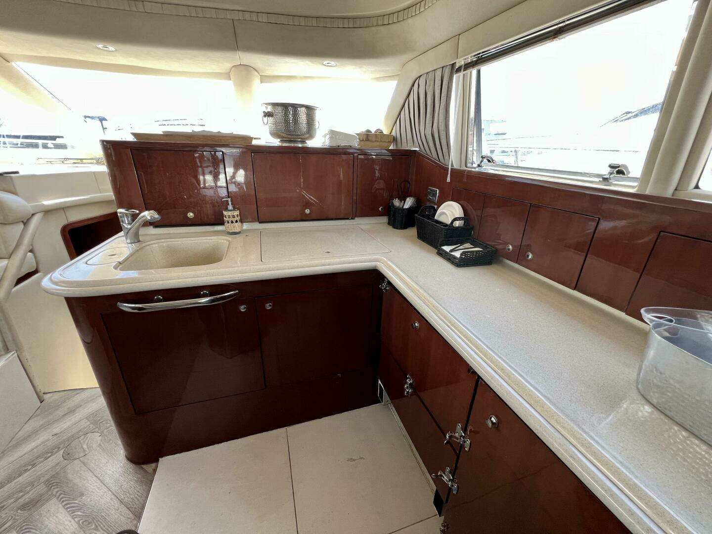 2002 Sea Ray 560 Sedan Cruiser - Image 31