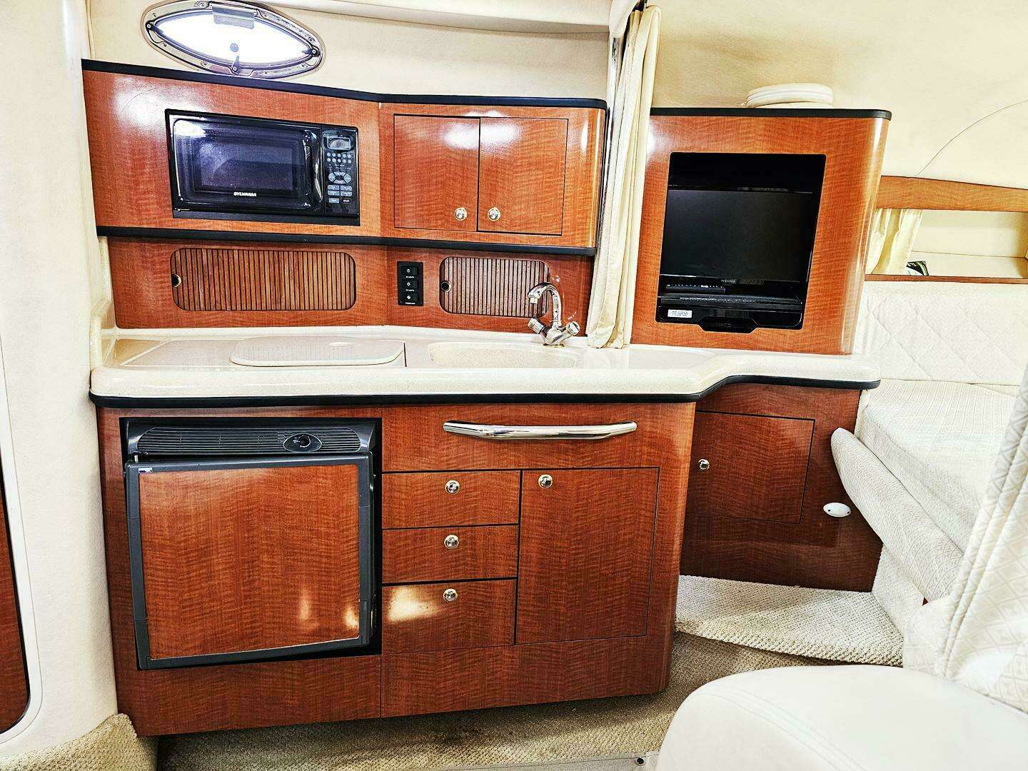 2004 Sea Ray 300 Sundancer - Image 12