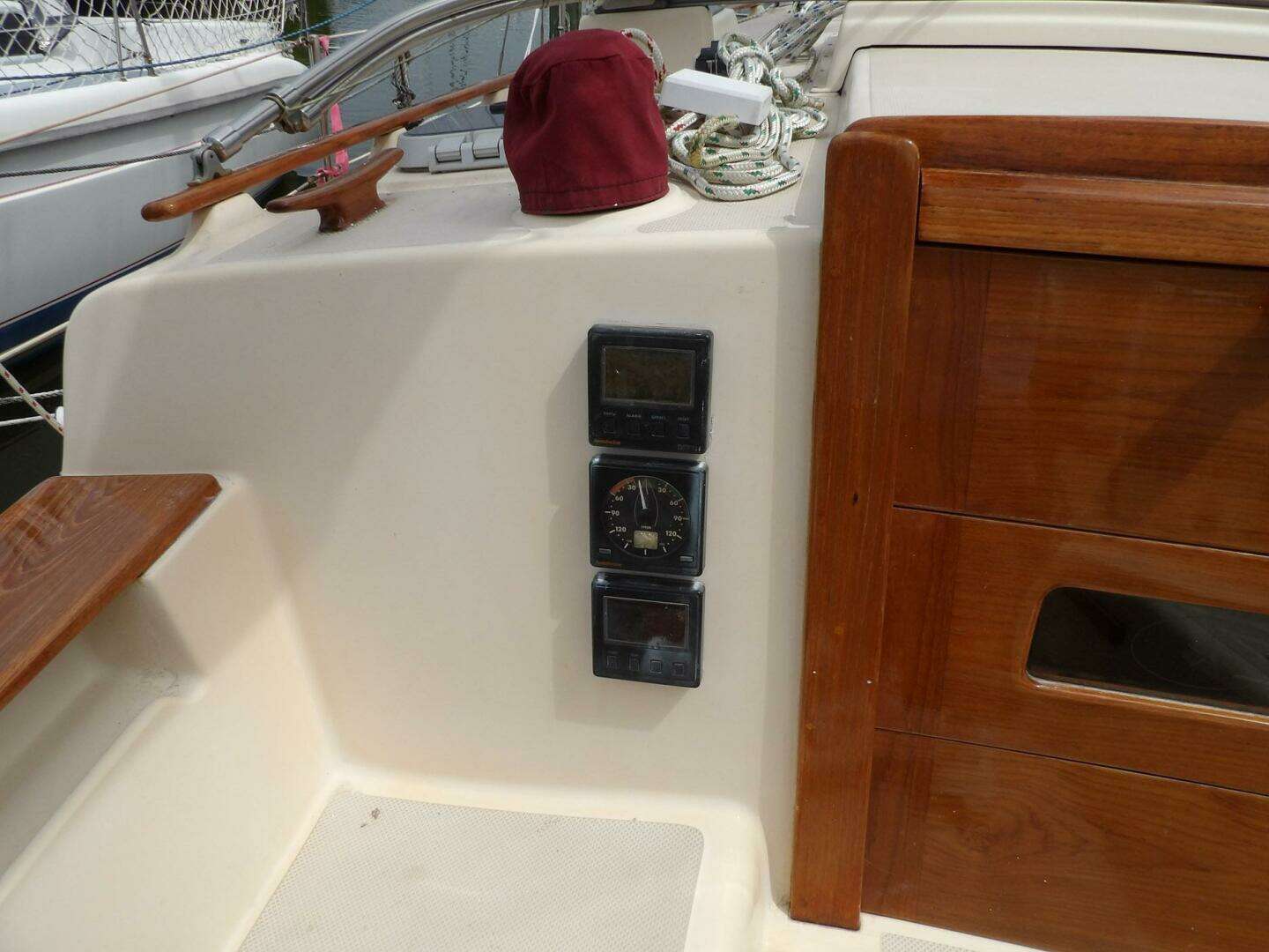 1990 Island Packet 32 - Image 11