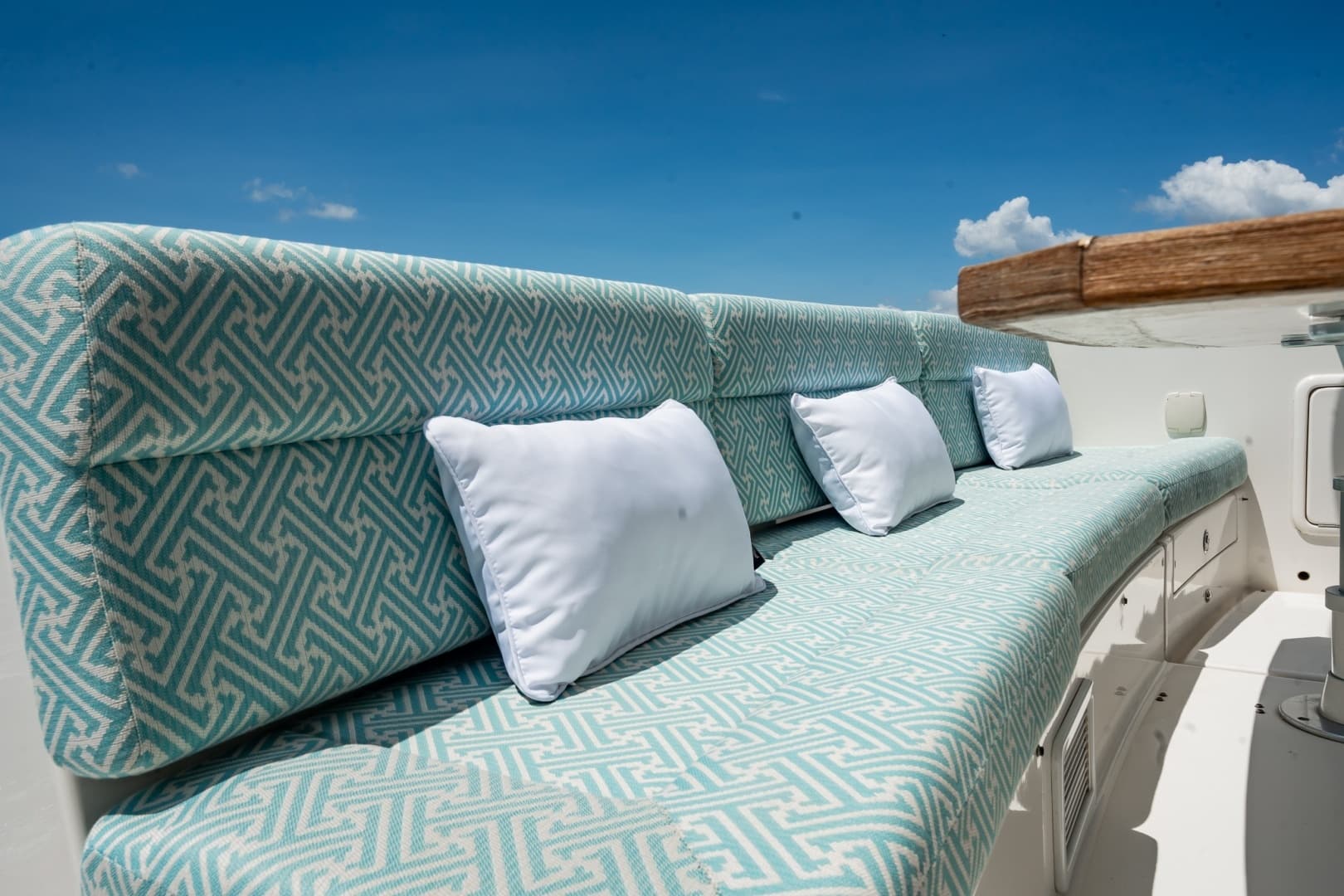 2016 Riviera 5000 Sport Yacht - Image 28