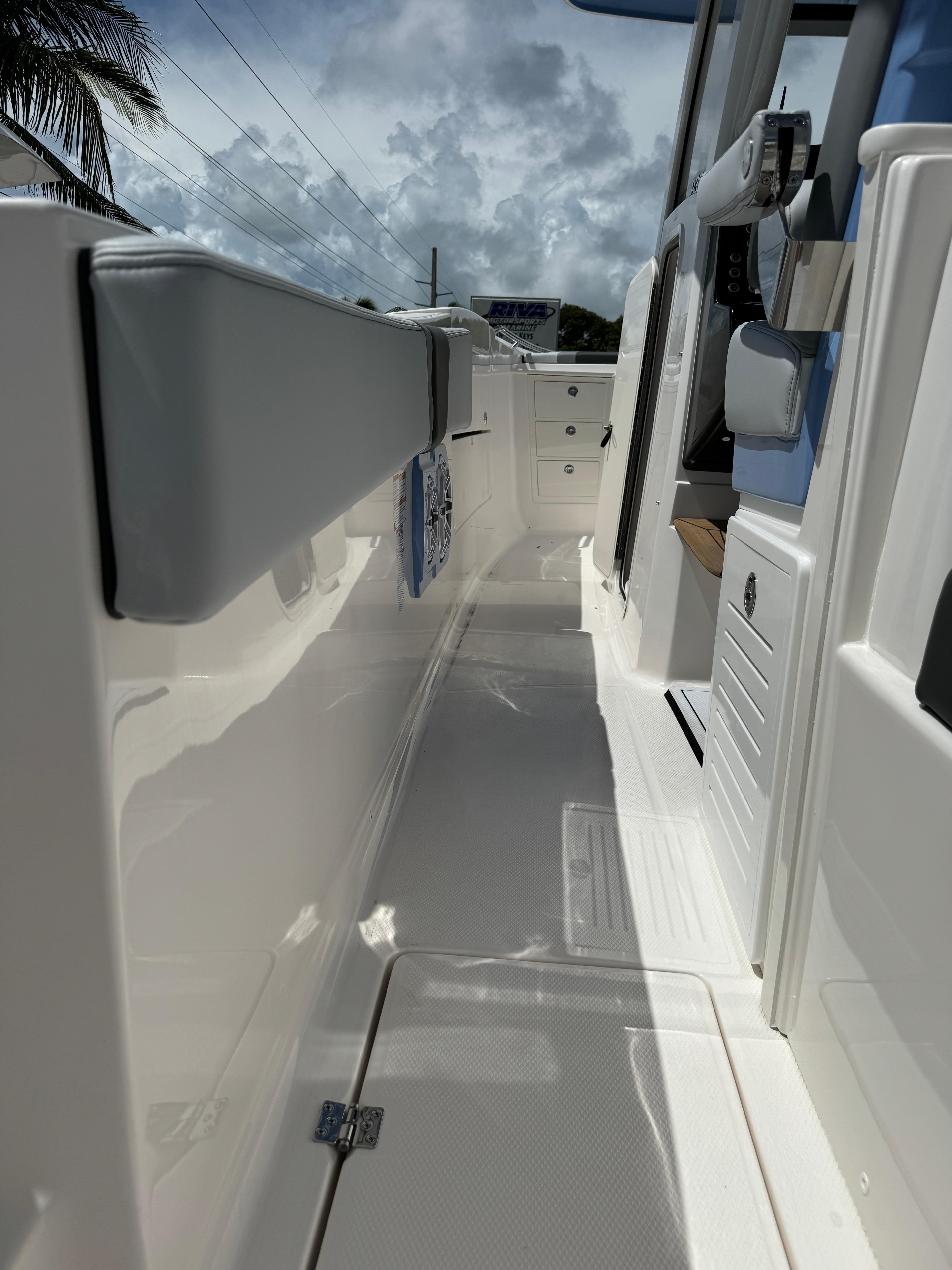 2025 Robalo R360 Center Console boat interior with sleek design and modern features.