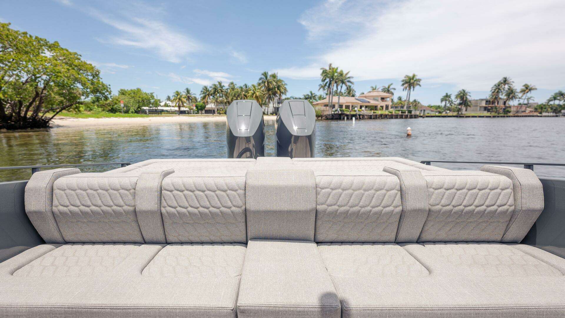 2025 Skipper 38 Sunbed - Image 27