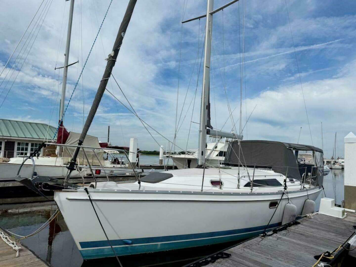 2011 Catalina 355 - Image 2