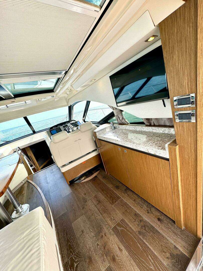 2017 Sea Ray 510 Sundancer - Image 15