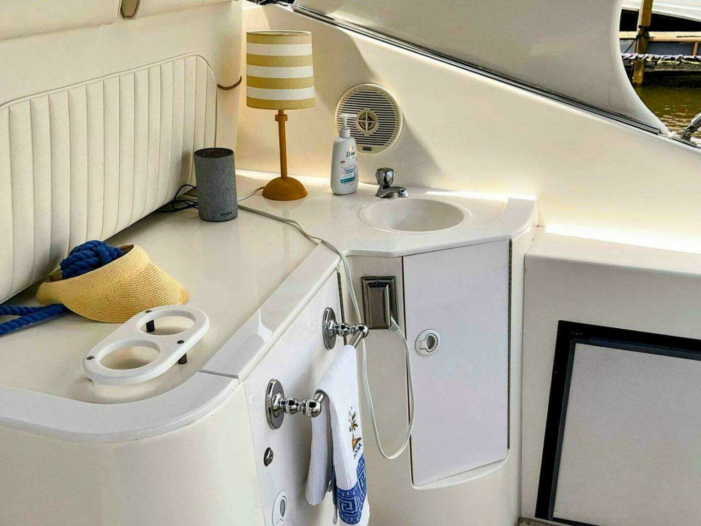 1998 Cruisers Yachts 3575 Esprit - Image 13