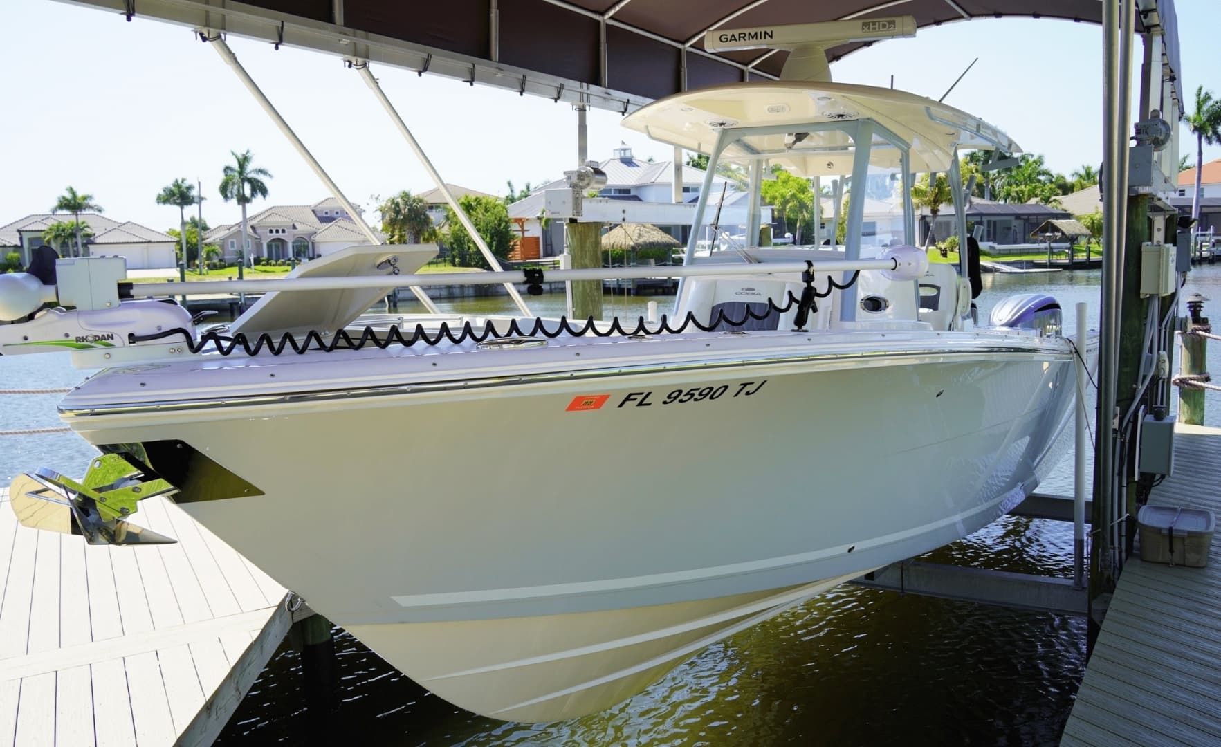 2023 Cobia 320CC - Image 4