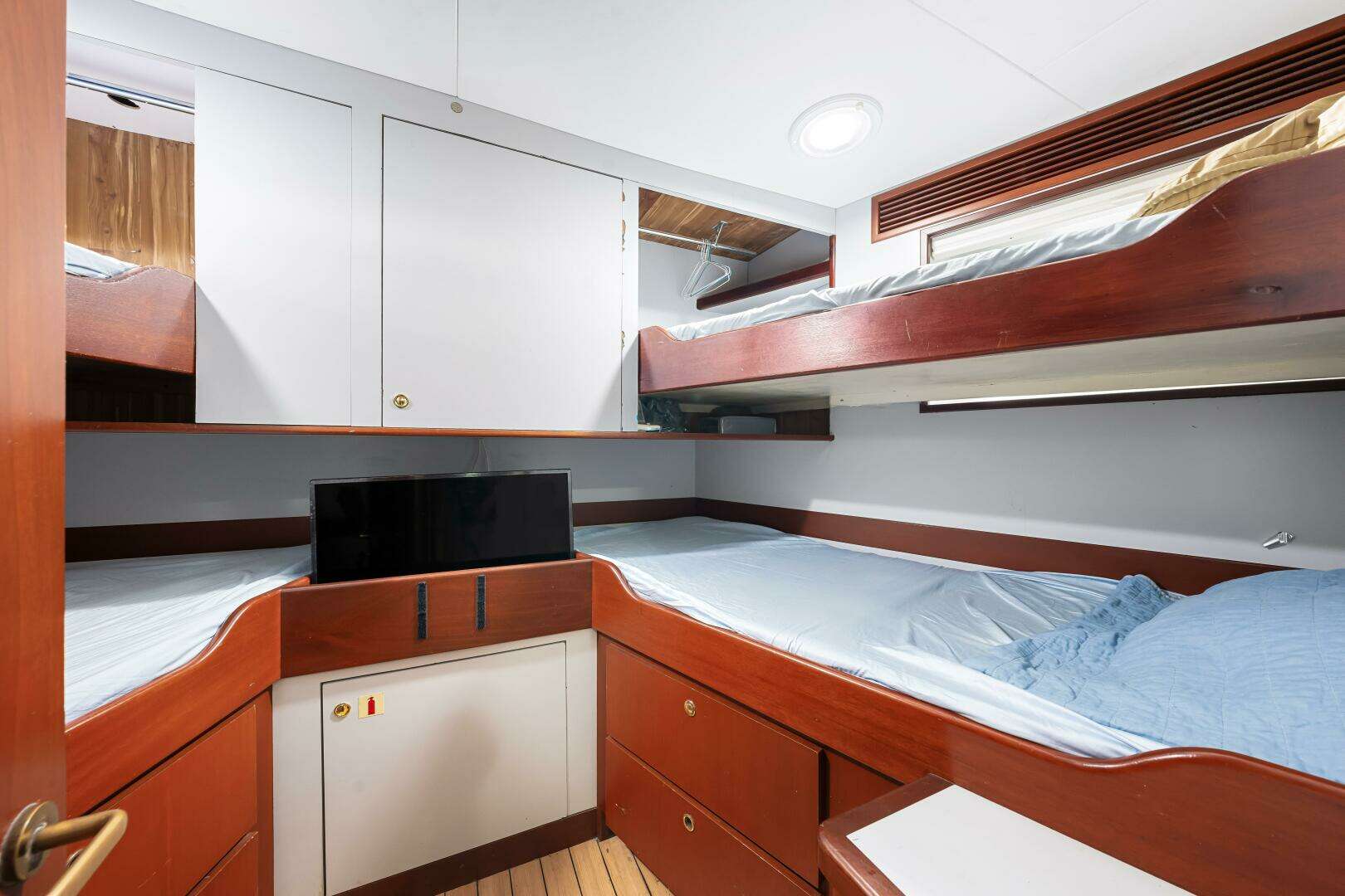 1996 Palmer Johnson TRI-DECK FB - Image 129