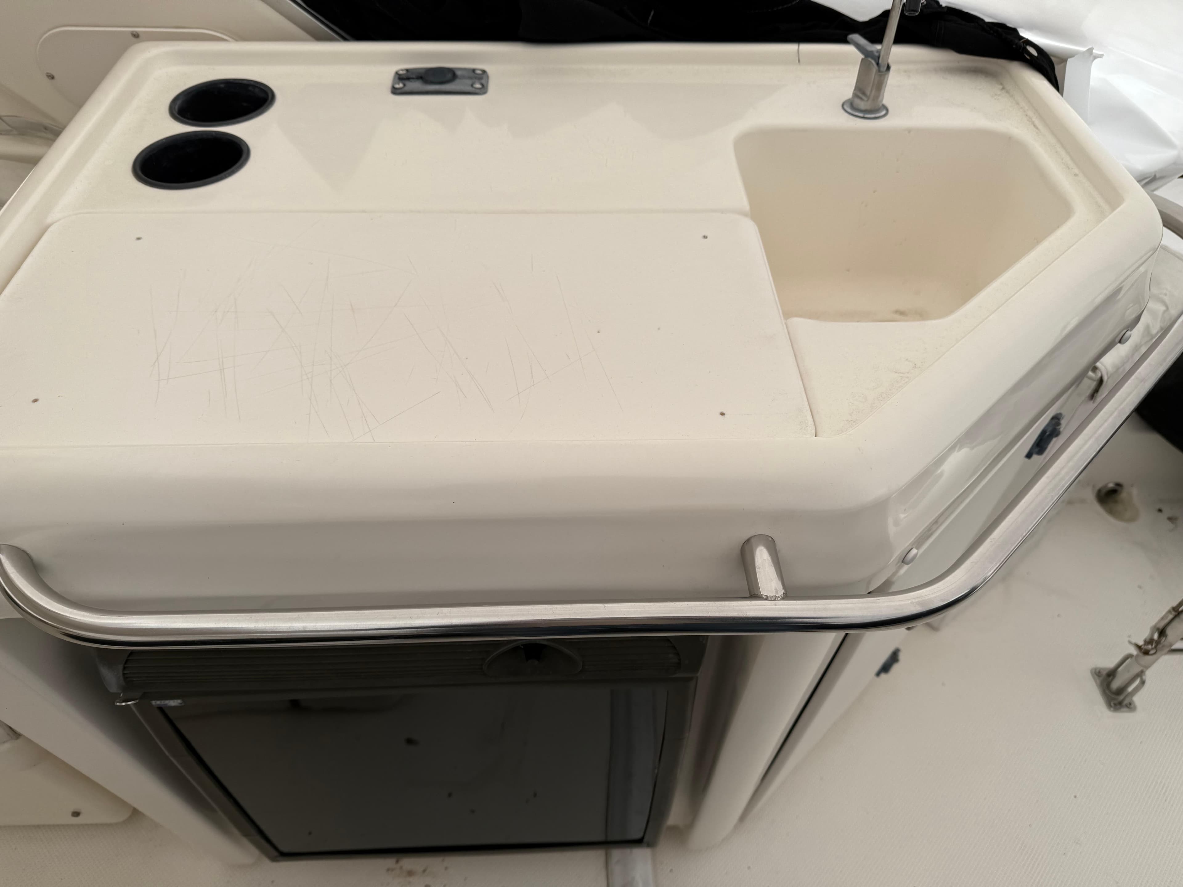 2003 Meridian 490 Pilothouse boat sink and countertop with cup holders.