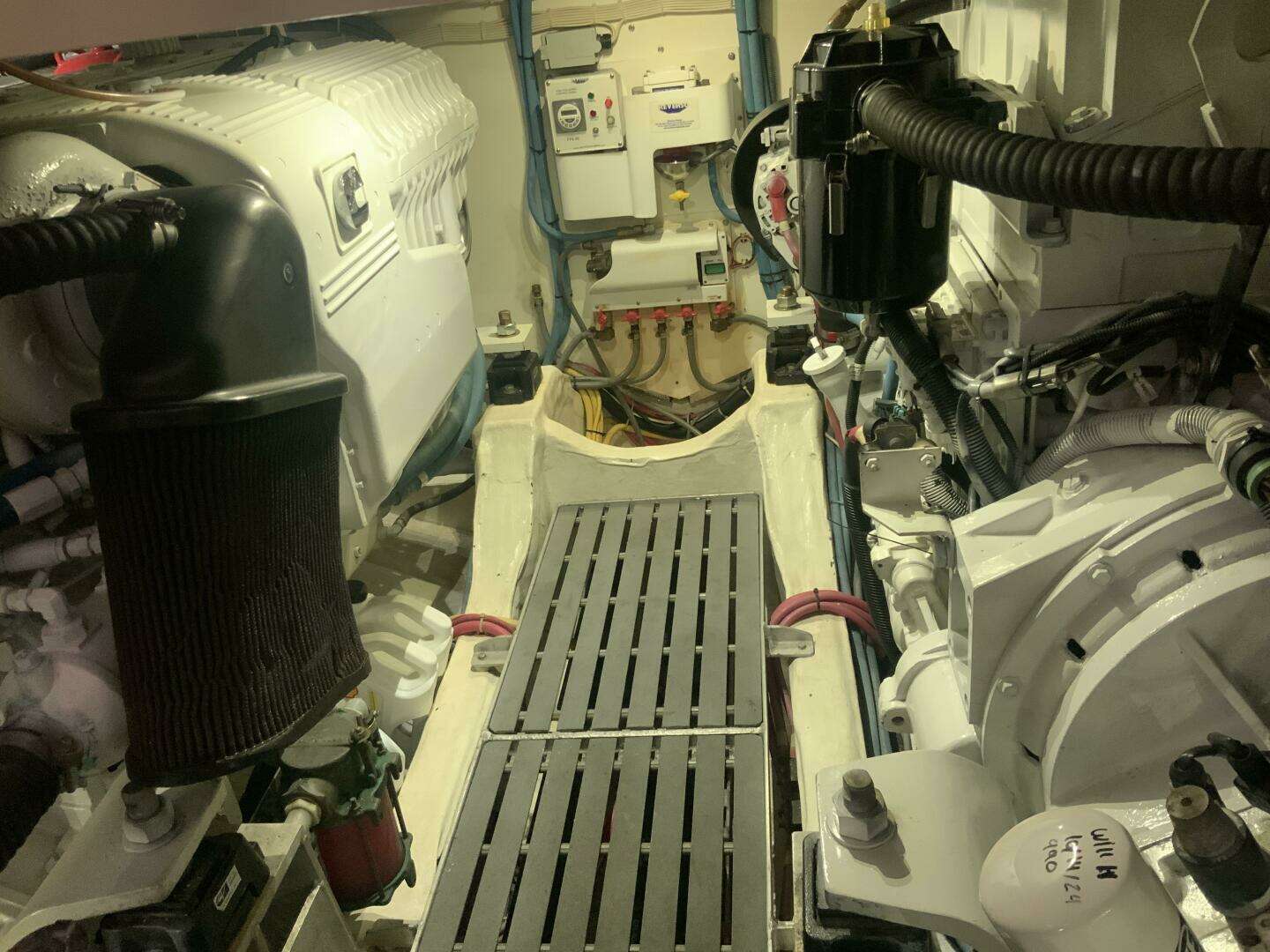 2013 Hinckley Talaria - Image 31