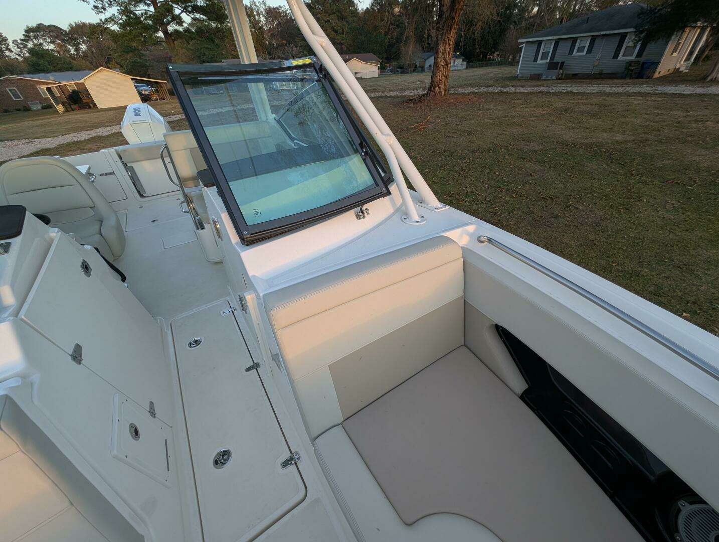2023 Boston Whaler 240 Vantage - Image 35