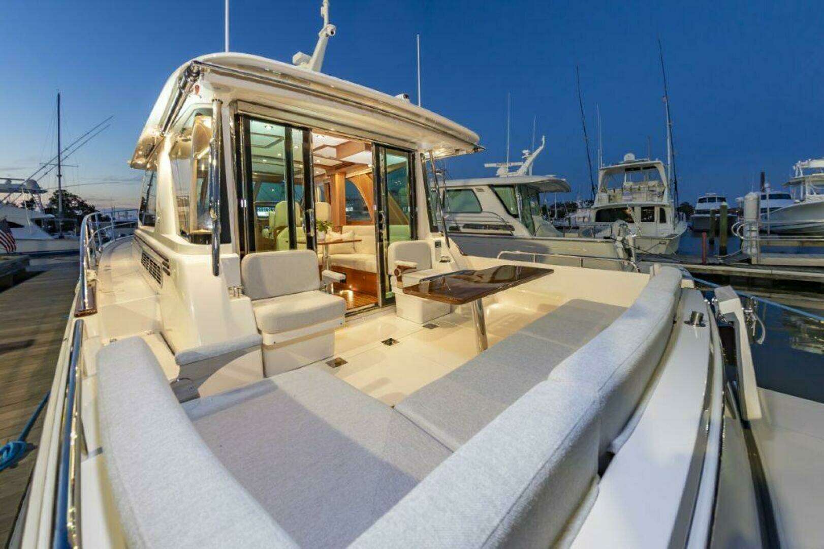 2026 Sabre 43 Salon Express - Image 12