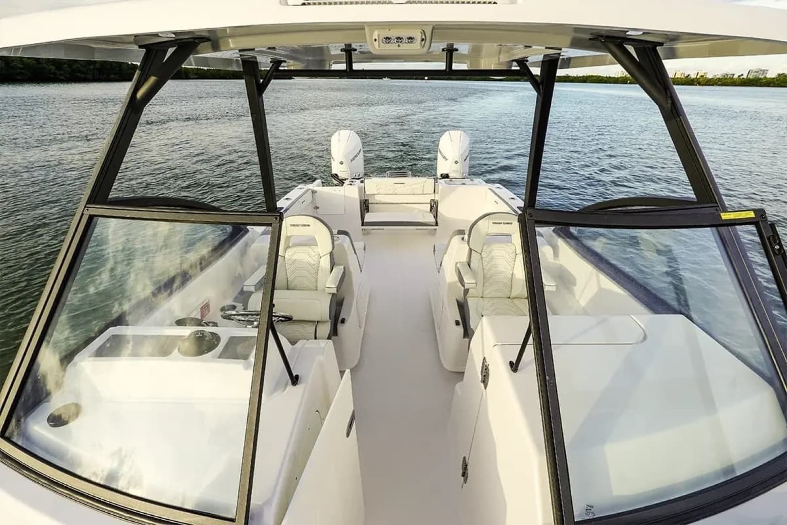2026 Twin Vee 280 GFX2 DC - Image 3