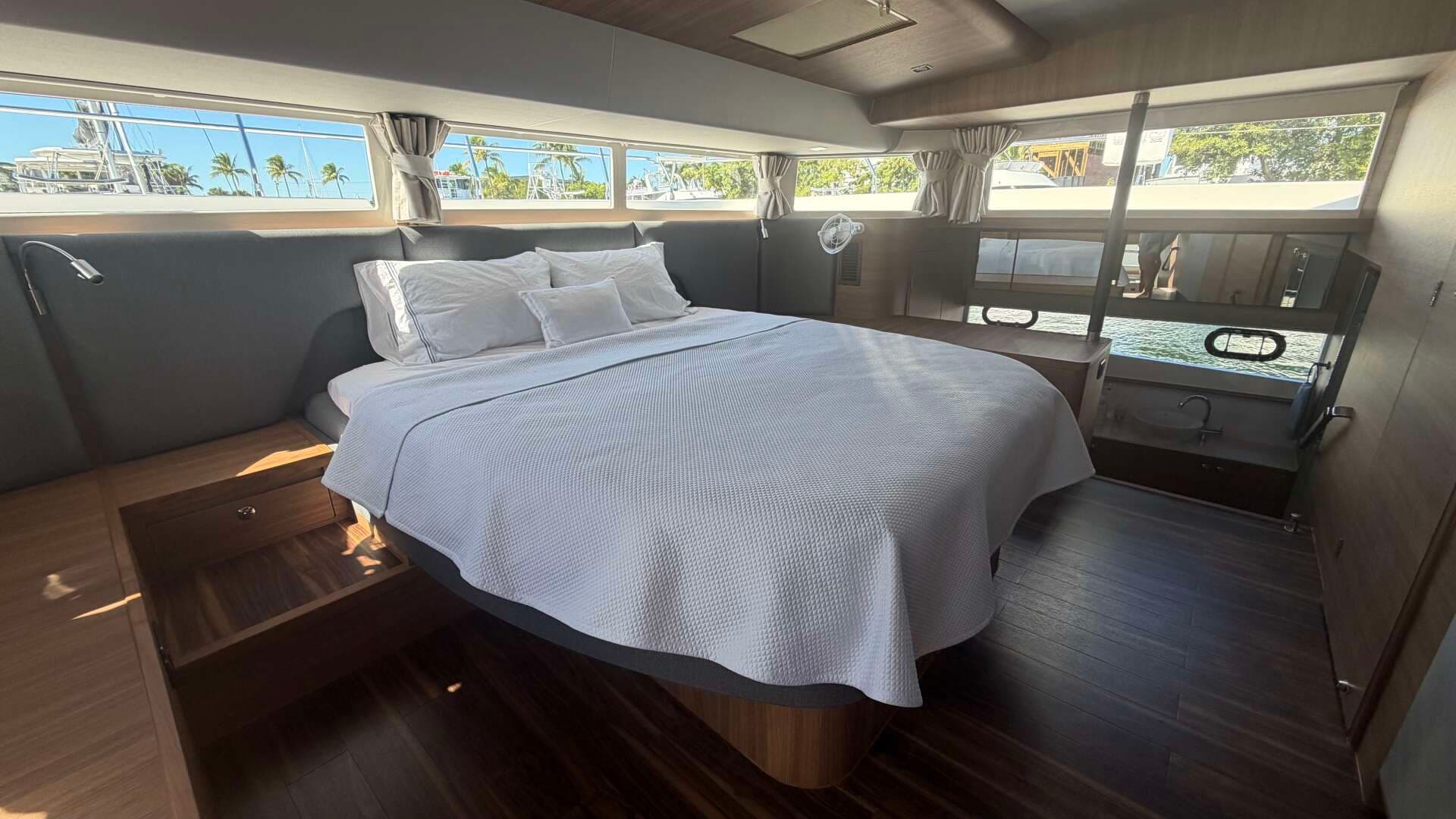 2025 Aquila 54 ENCLOSED BRIDGE - Image 50
