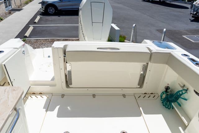2023 Boston Whaler 240 Vantage - 13