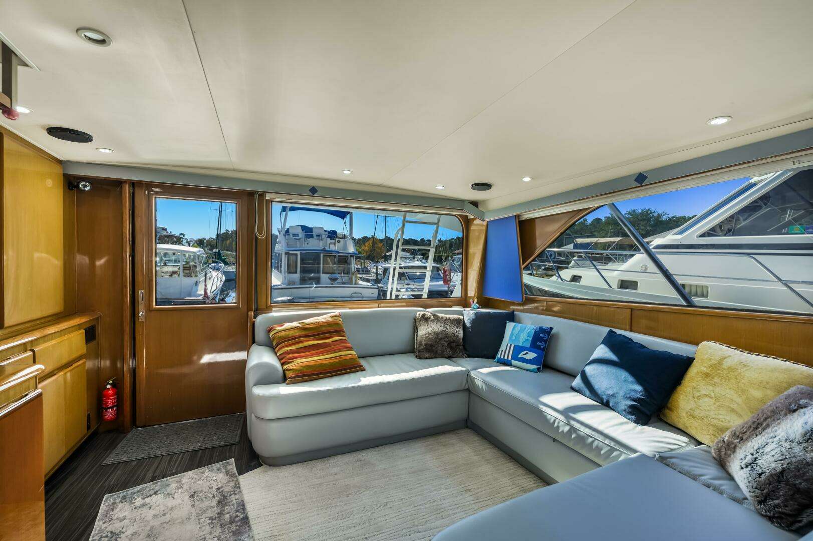 1999 Viking 58 Enclosed Flybridge - Image 13