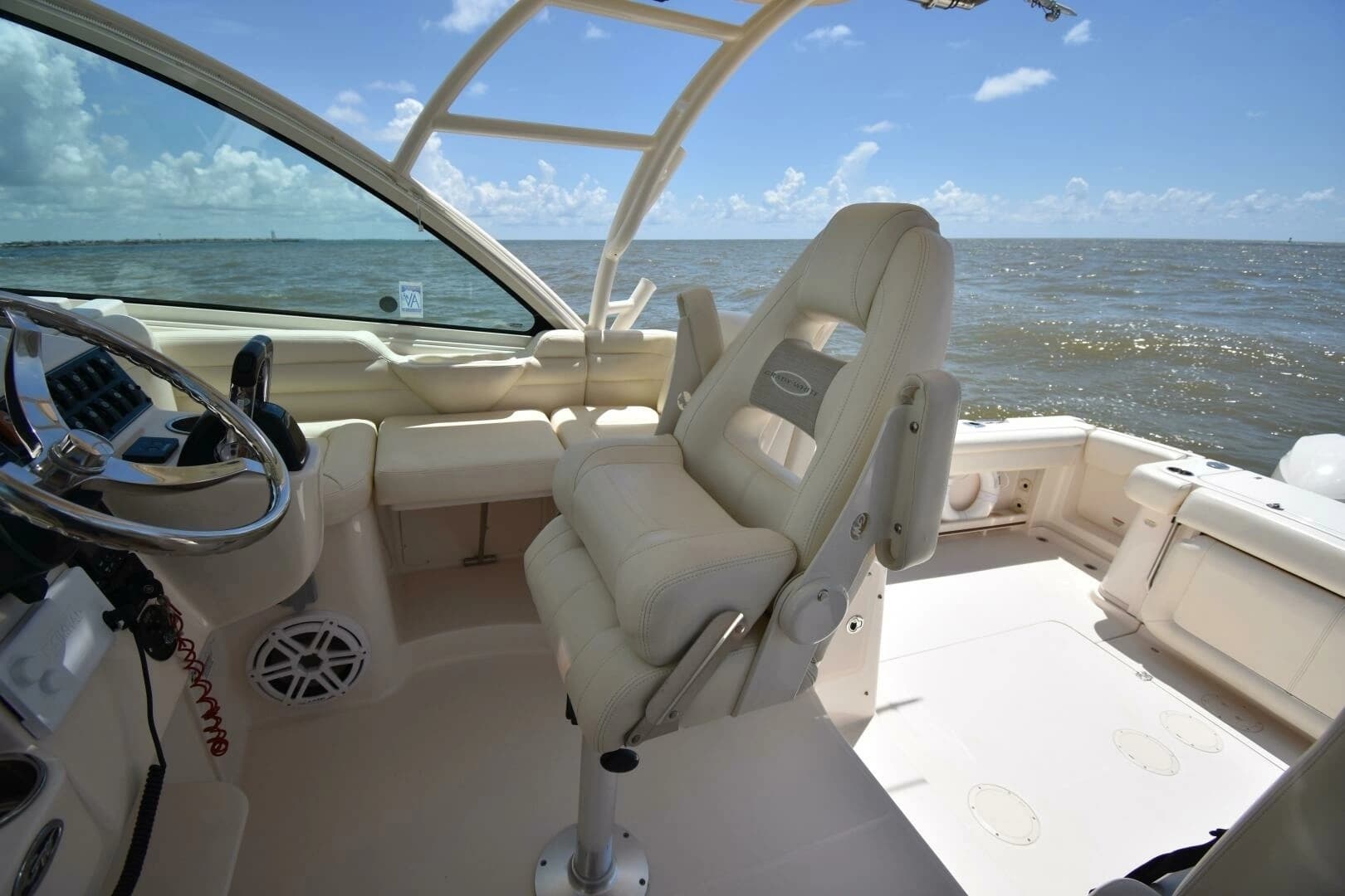 2016 Grady-White 330 Express - Image 12