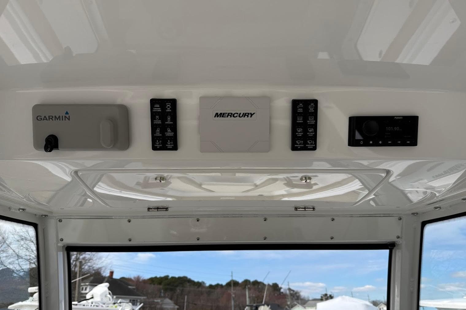2026 Everglades 315 Center Console dashboard with Garmin, Mercury, and Fusion controls.