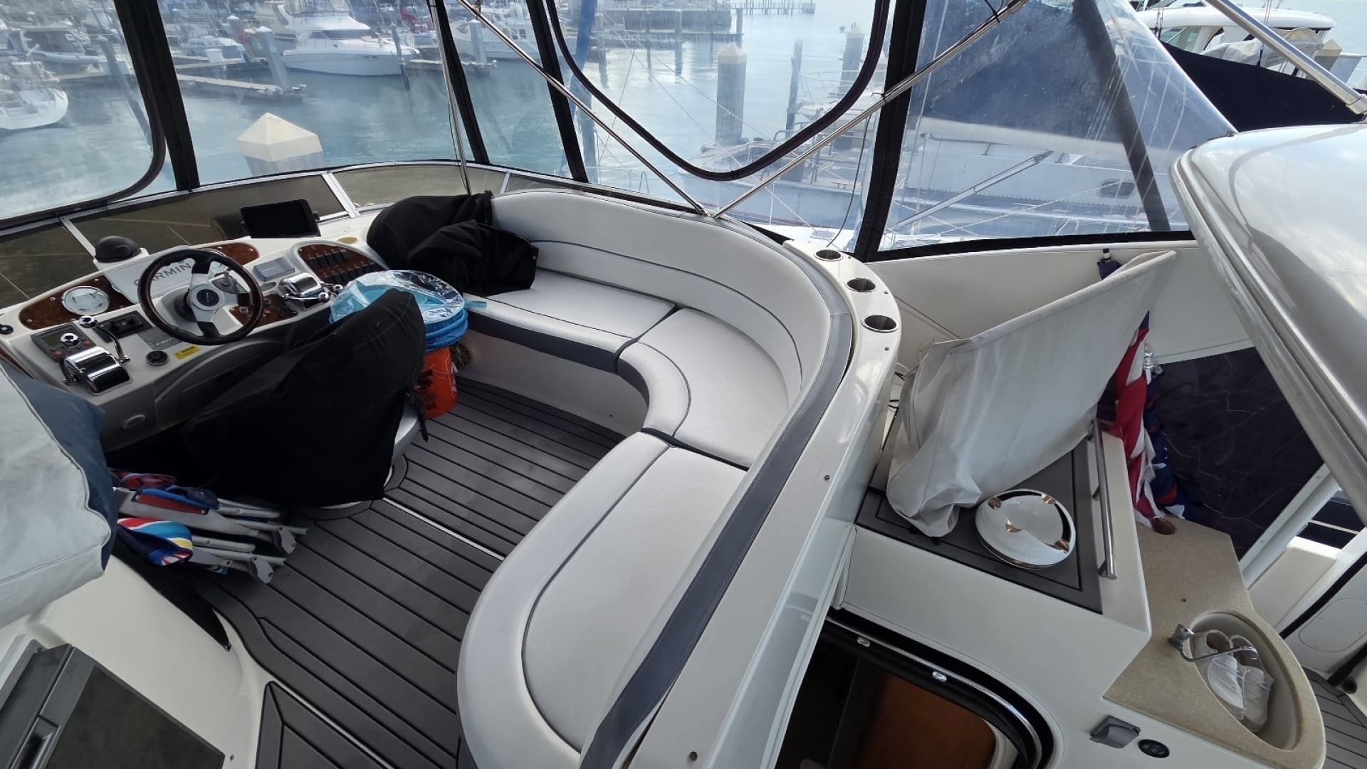 2004 Meridian 459 Aft Cabin Cockpit Motor Yacht - Image 24
