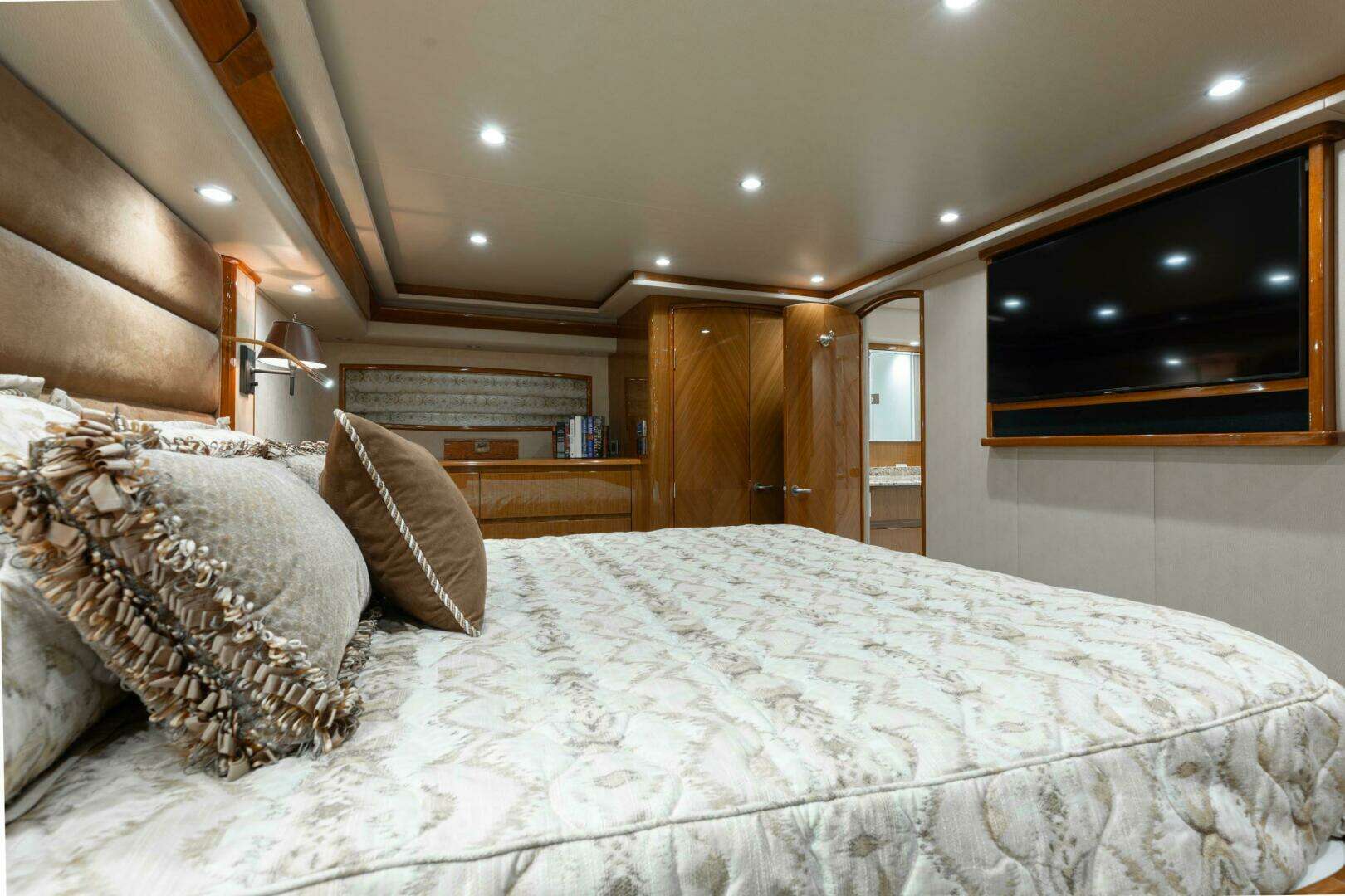 2012 Viking 76 Enclosed Flybridge - Image 22