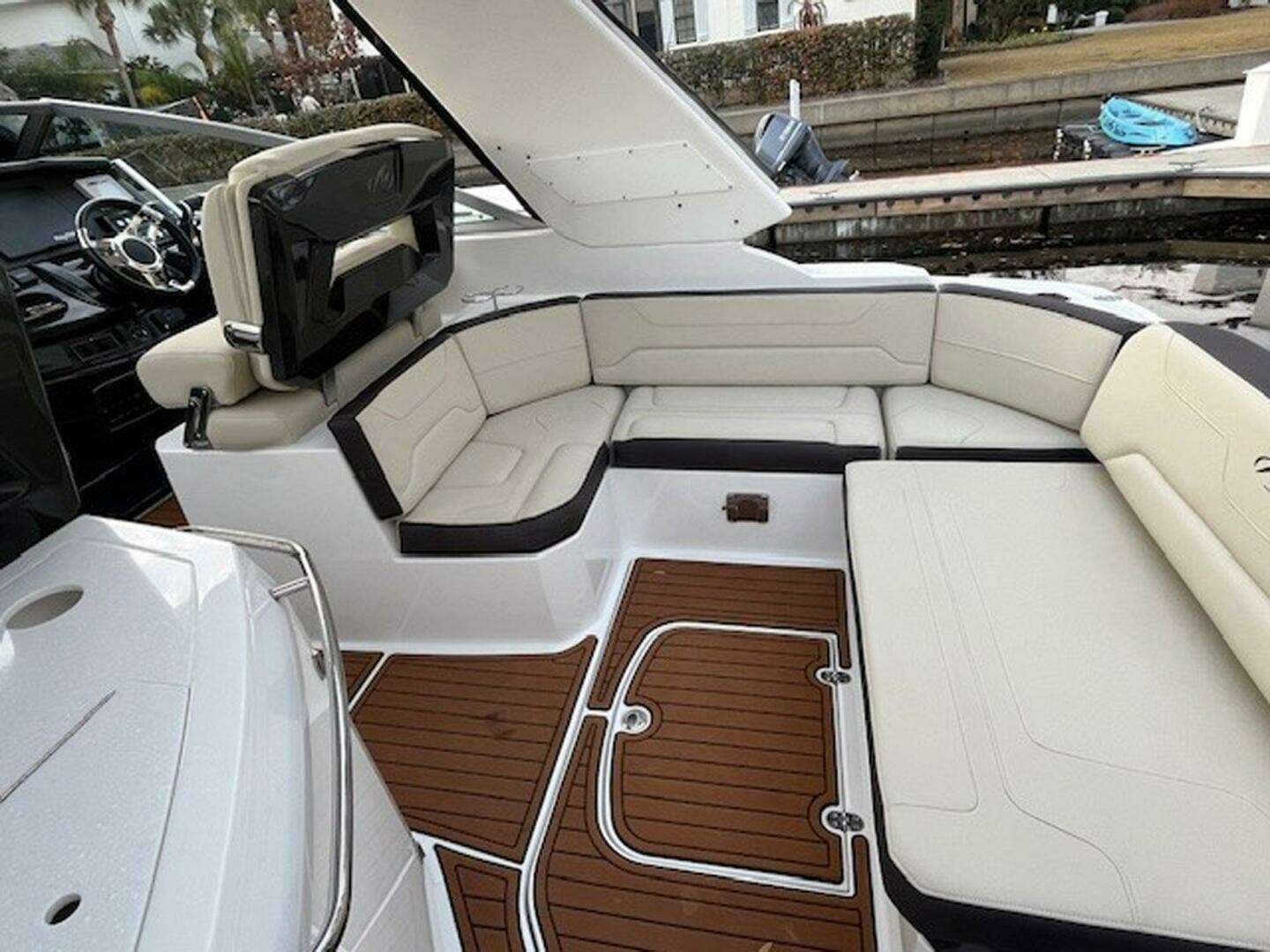 2018 Monterey 335 Sport Yacht - Image 20