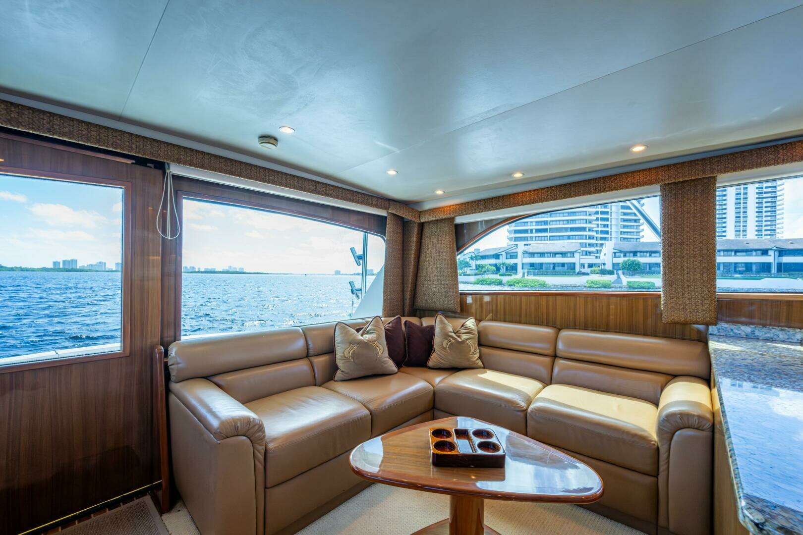 2006 Viking 52 Convertible - Image 4