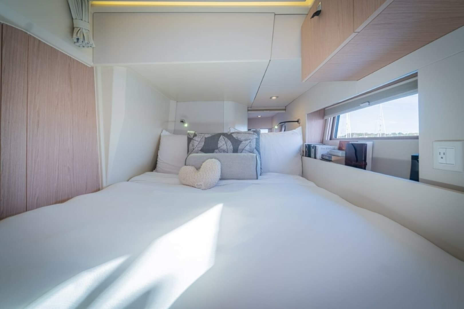 2020 Beneteau Oceanis Yacht 62 - Image 41