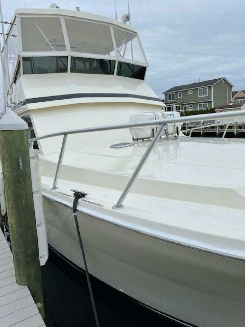 1989 Viking Sportfish 41 - Image 3