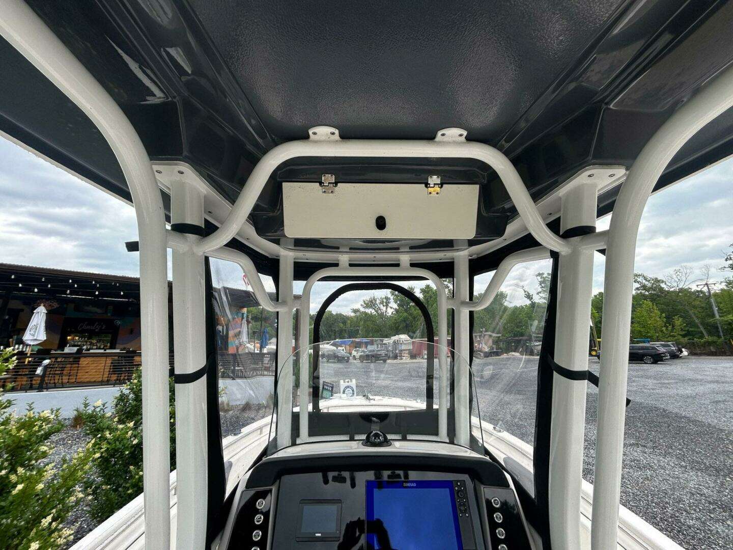 2022 Robalo R242 Center Console - Image 14
